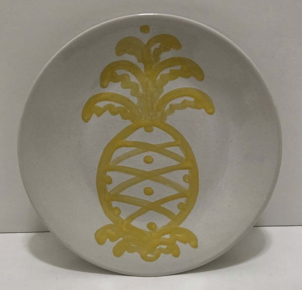 Vintage M.A. Hadley Pottery Yellow Pineapple 9" Plate RARE